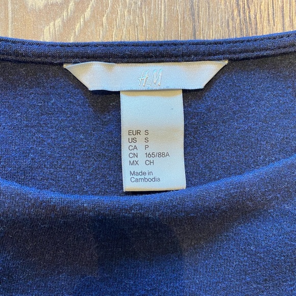 H&M tight fitting Dress - Picture 3 of 3